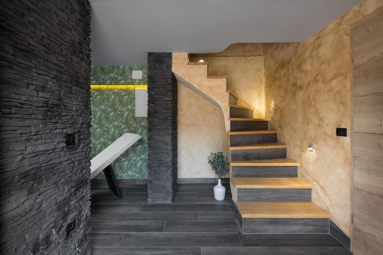 Villa Vesna With Sauna, Hot Tub Potpican Bagian luar foto