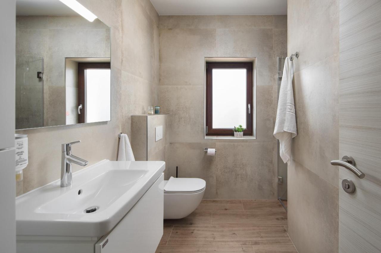Villa Vesna With Sauna, Hot Tub Potpican Bagian luar foto