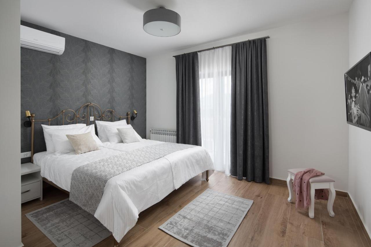Villa Vesna With Sauna, Hot Tub Potpican Bagian luar foto