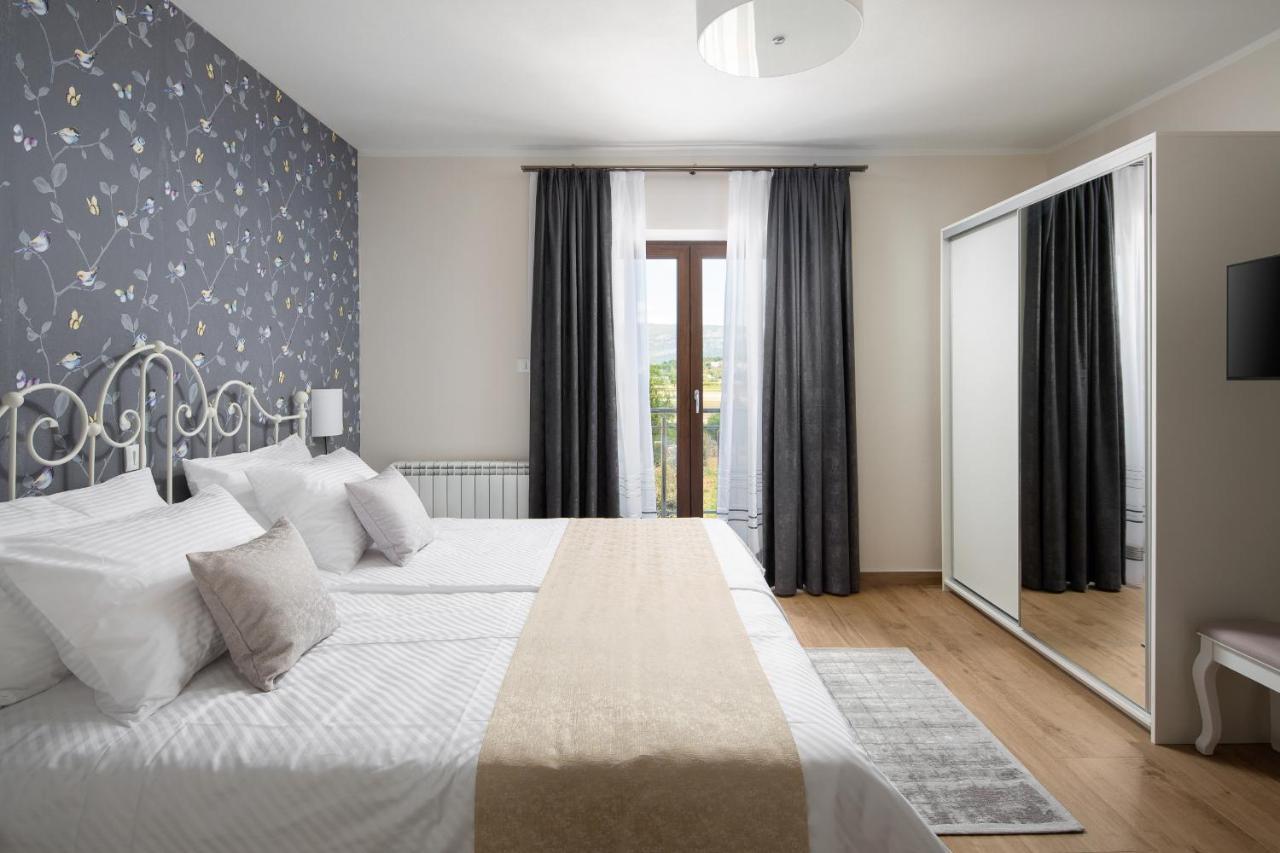 Villa Vesna With Sauna, Hot Tub Potpican Bagian luar foto