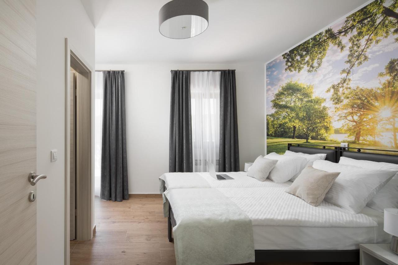 Villa Vesna With Sauna, Hot Tub Potpican Bagian luar foto