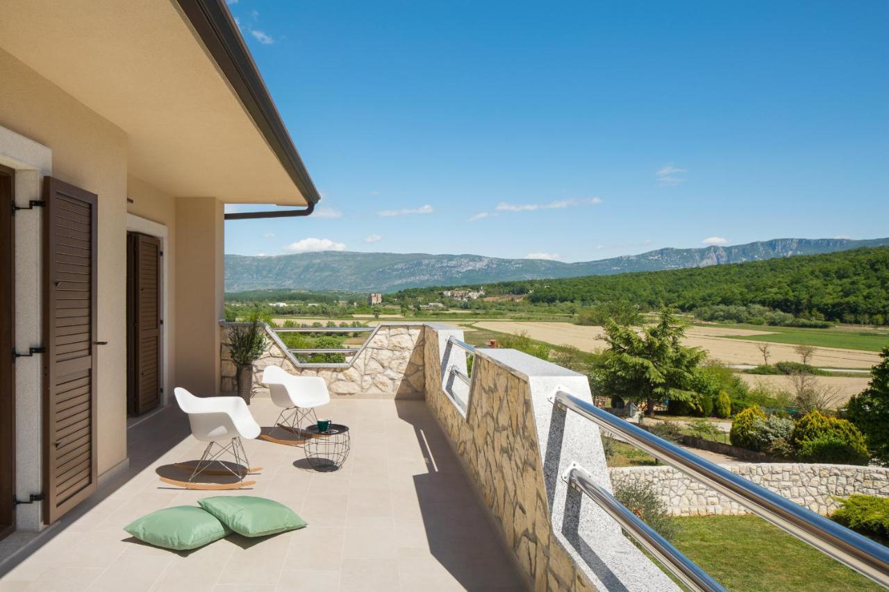 Villa Vesna With Sauna, Hot Tub Potpican Bagian luar foto