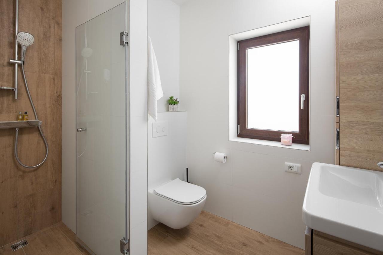 Villa Vesna With Sauna, Hot Tub Potpican Bagian luar foto