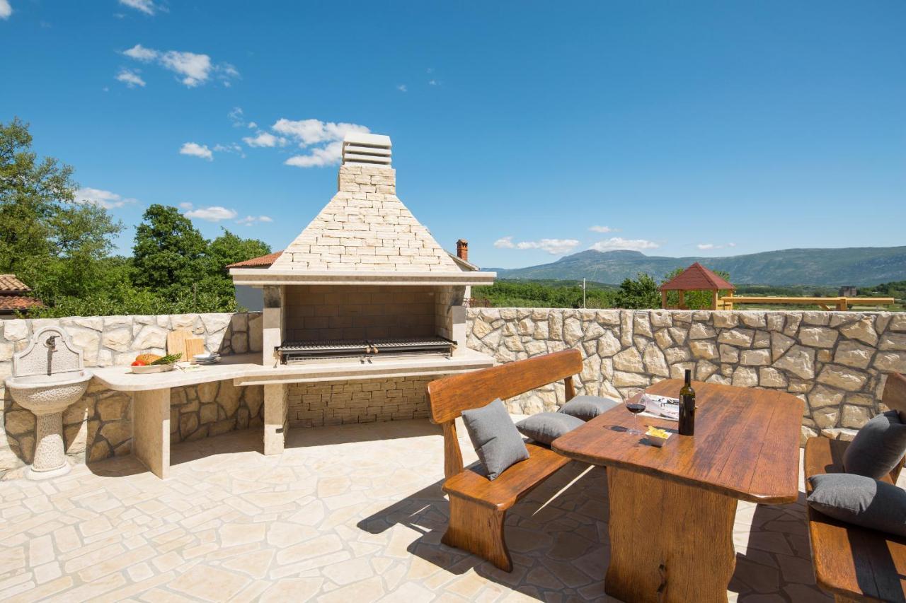 Villa Vesna With Sauna, Hot Tub Potpican Bagian luar foto