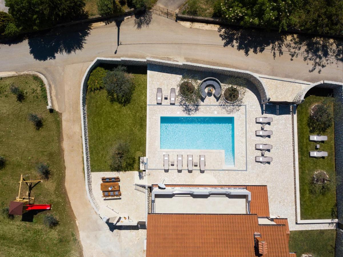Villa Vesna With Sauna, Hot Tub Potpican Bagian luar foto